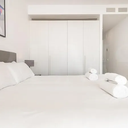 Sea View Haven With Pool, Terrace & Parking By Rems Benalmádena