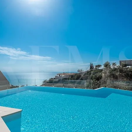 Sea View Haven With Pool, Terrace & Parking By Rems Benalmádena